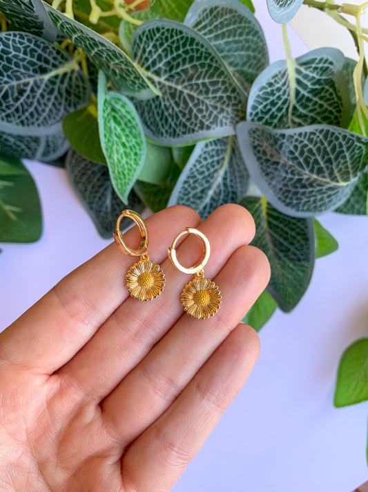 Gold Daisy Huggies