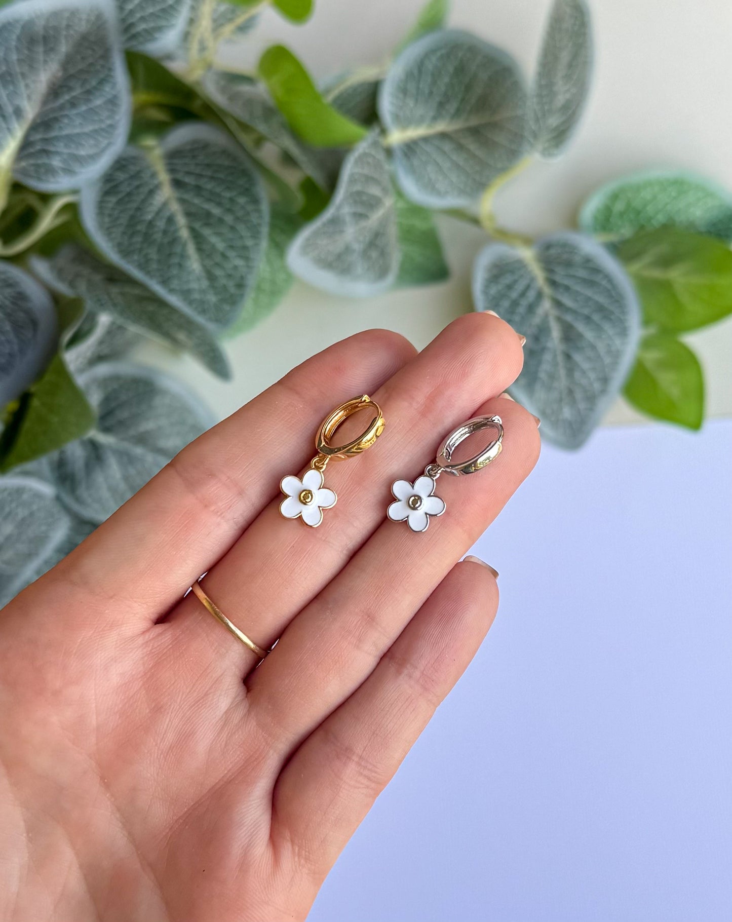 White Daisies - Gold & Silver