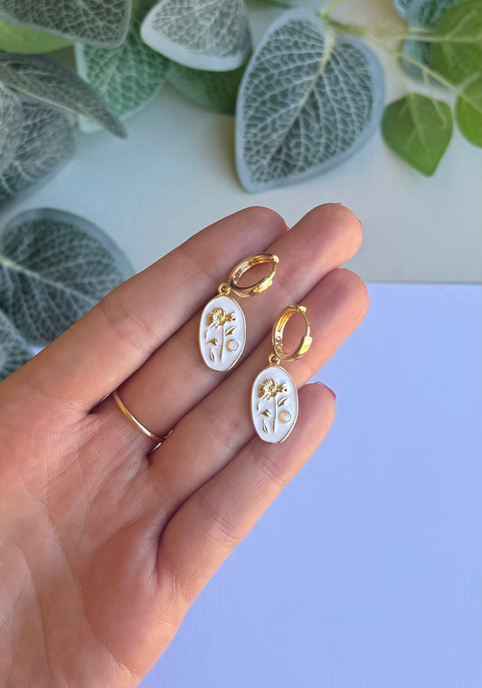 Gold & White Flower Huggies